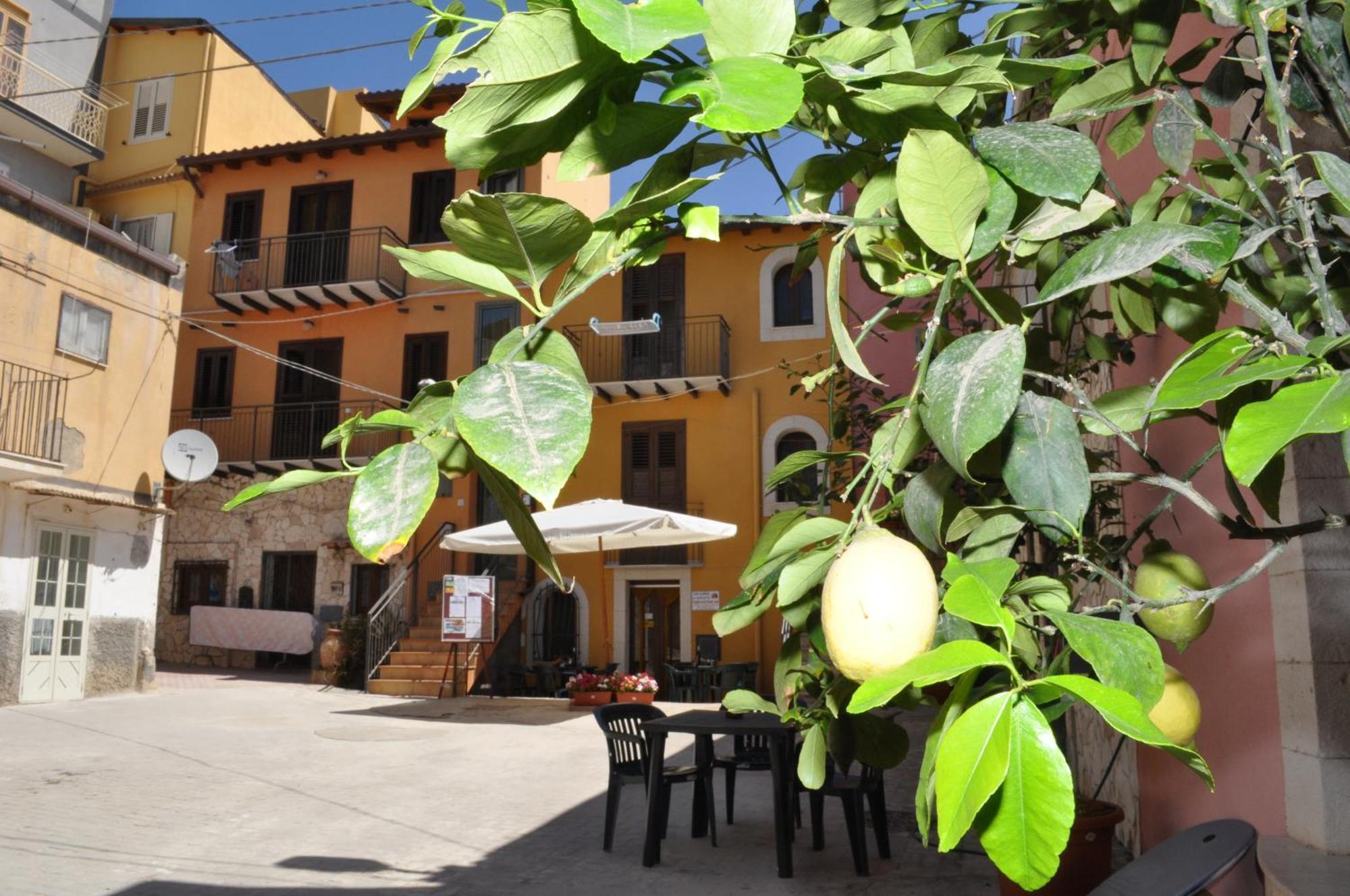 Case Albergo Al Cortiletto Licata Buitenkant foto